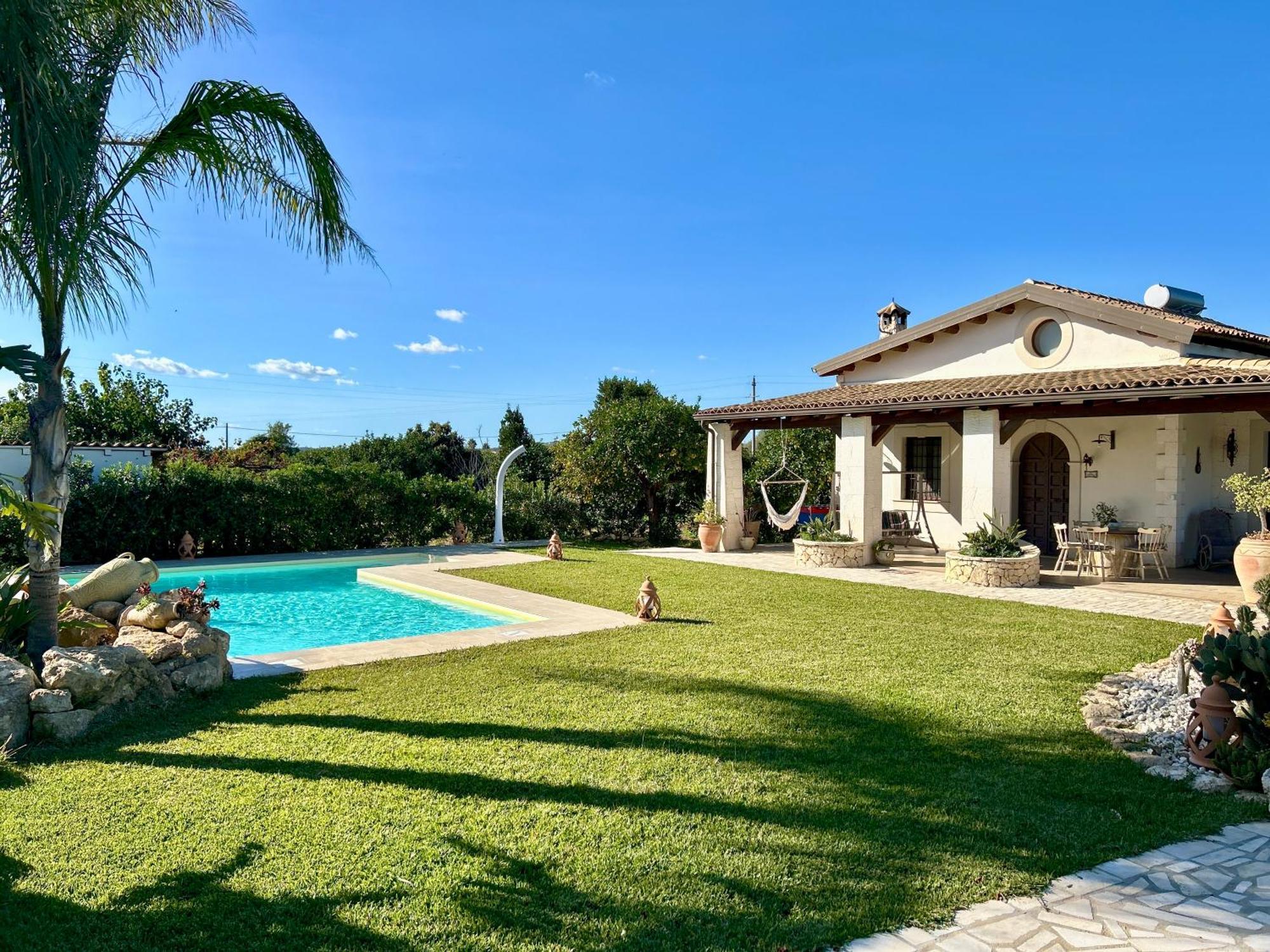 Villa Suq With Pool, Parking & Wifi 诺托 外观 照片