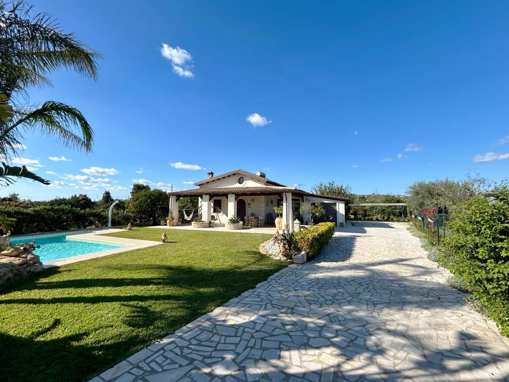 Villa Suq With Pool, Parking & Wifi 诺托 外观 照片